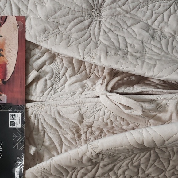 Tahari Home 52" Quilted Cream Tree Skirt with Metallic Gold Outlined Poinsettias - Picture 7 of 8